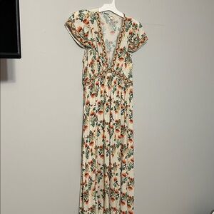 Max Studio;  Floral Maxi Dress with side  pockets. small. Gorgeous dress.